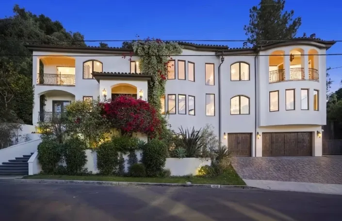 منزل فانيسا هادجنز السابق في لوس أنجلوس للبيع.. تعرف المواصفات والسعر