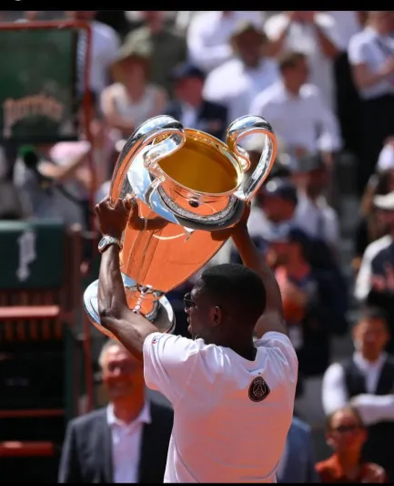 كيف خطف عثمان ديمبيلي الأضواء في بطولة رولان جاروس! (فيديو) - المصدر: حساب rolandgarros عبر انستجرام كيف خطف عثمان ديمبيلي الأضواء في بطولة رولان جاروس! (فيديو)