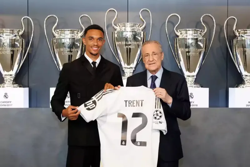 المصدر: Real Madrid Confidencial صورة لا تُقدّر بثمن: ترينت ألكسندر-أرنولد أمام كأس الأبطال