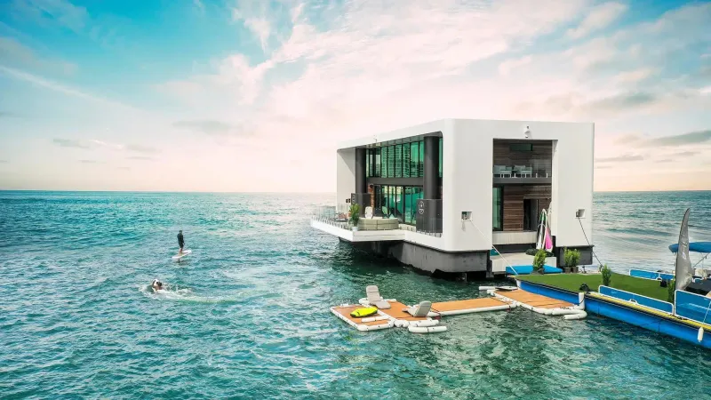 ميامي تشهد إطلاق منزل عائم جديد.. وشركة ضيافة تستحوذ عليه فورًا (فيديو)