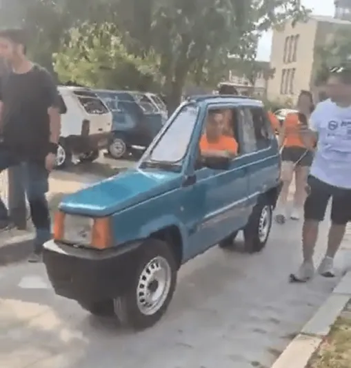 بعرض 19 بوصة فقط: الكشف عن أرفع سيارة في العالم! (فيديو)