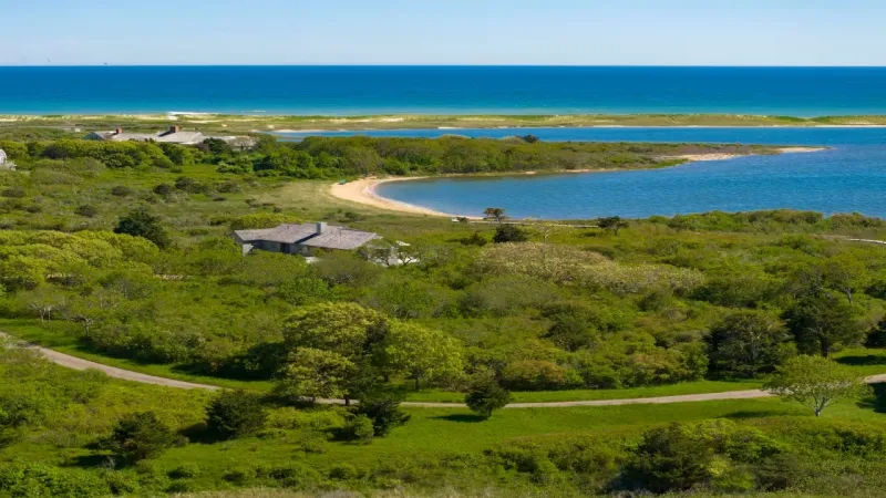 تحفة زجاجية على البحر في مارثا فينيارد تبحث عن مالك جديد