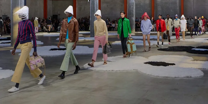 بين ألوان Prada وتطريزات Etro المميزة.. أبرز ما جاء في أسبوع الموضة الرجالية في ميلانو