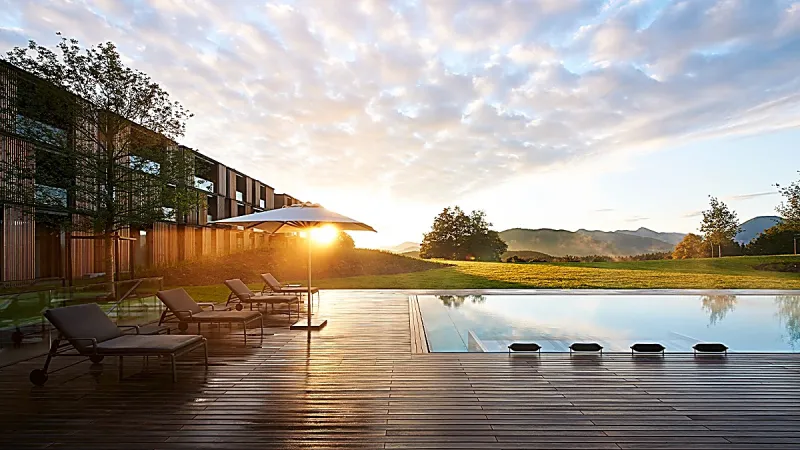 السياحة بعيون جديدة.. اتجاهات السفر الراقي في 2025