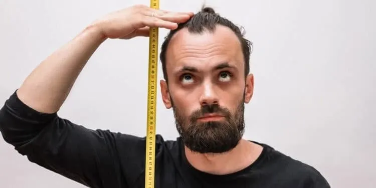 هل قصر القامة يضاعف الغيرة؟ دراسة تجيب