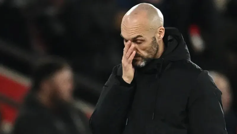 من دكة البدلاء إلى أرض المطار.. مدرب سوانزي يُعيد اكتشاف ذاته