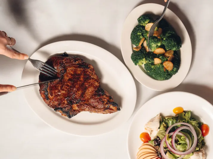"Benjamin Steakhouse".. تجربة نيويوركية بطعم الأصالة والفخامة 