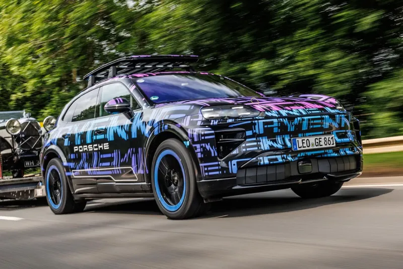 بورشه كايين الكهربائية تحطم رقمًا قياسيًا جديدًا وتتحدى سيارات السباق (فيديو)