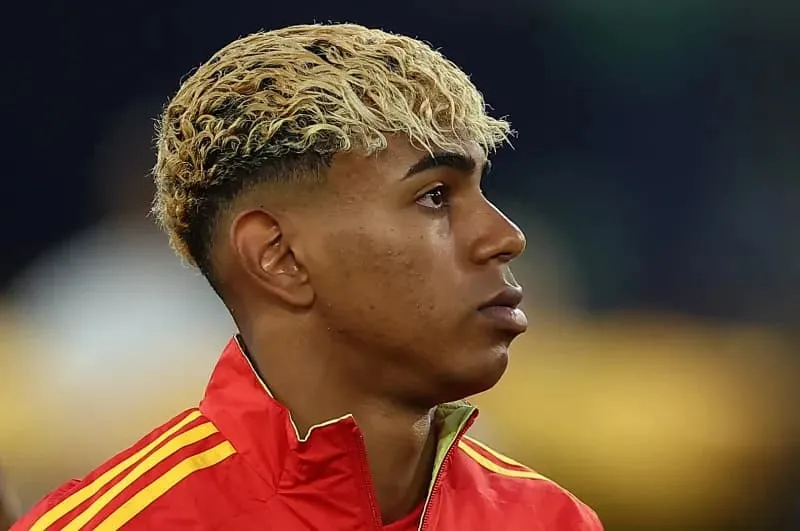 "ميسي أولًا دون نقاش".. لامين يامال يكشف تشكيلته التاريخية لبرشلونة