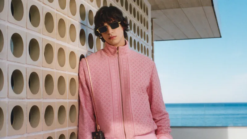 نظّارات الصيف الشمسية من علامة لويس فيتون Louis Vuitton - المصدر : Louis Vuitton إطلالة شاطئية استثنائية.. 10 نظارات شمسية فاخرة لعطلات الصيف