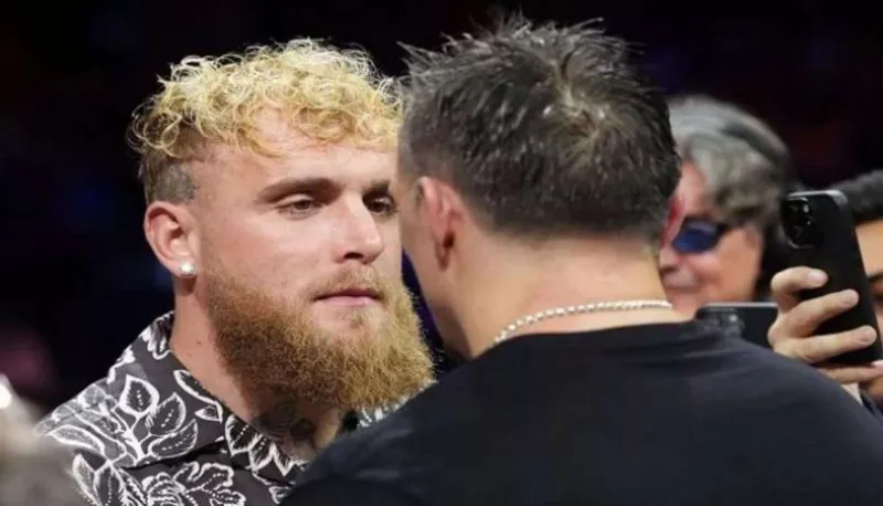 رد غير متوقع من أوسيك بعد اقتحام جيك بول... لحظة مثيرة بعد الفوز الساحق (فيديو) 