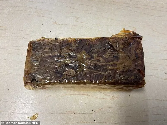 قطعة من كعكة زفاف الملكة إليزابيث تُباع بعد 78 عامًا.. والمشتري ينوي أكلها