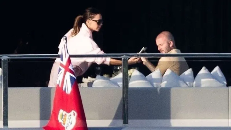 يخت فاخر وأجواء عائلية ناقصة.. ديفيد بيكهام يستجم دون بروكلين (فيديو)