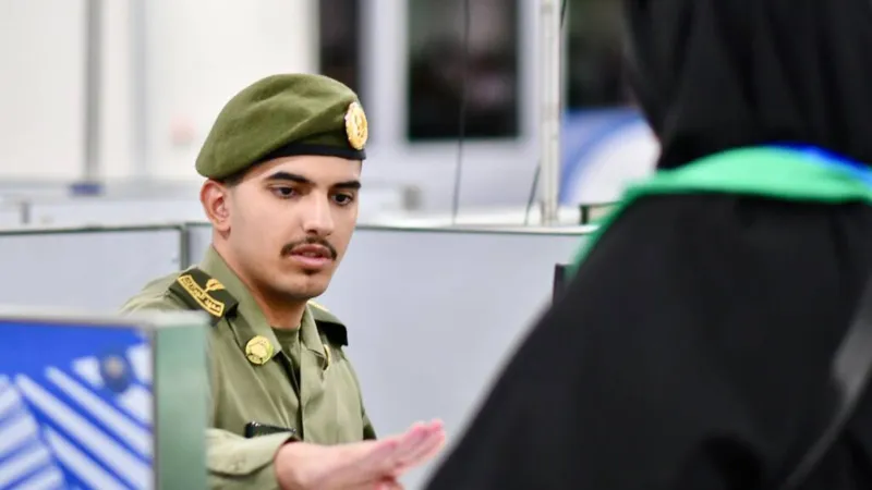 هل تكفي الهوية الرقمية لإثبات هوية الزائر؟ الجوازات توضح 