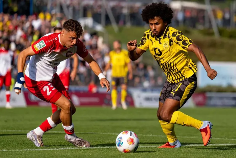 بوروسيا دورتموند يكتسح زيجن بـ8 أهداف في أولى ودياته (فيديو) 
