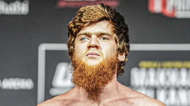 متحديًا الألم وفقدان البصر.. محمدوف يحول إعاقته إلى مجد قتالي (فيديو) 