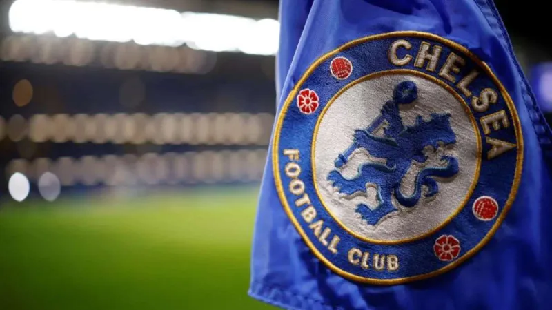 تشيلسي يبدأ صيف التغيير: سبعة لاعبين على قائمة البيع أبرزهم سترلينغ وتشيلويل