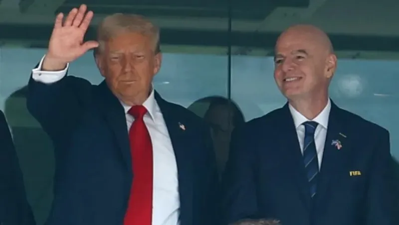 ترامب يتابع نهائي تشيلسي وباريس من المدرجات وسط أجواء حماسية