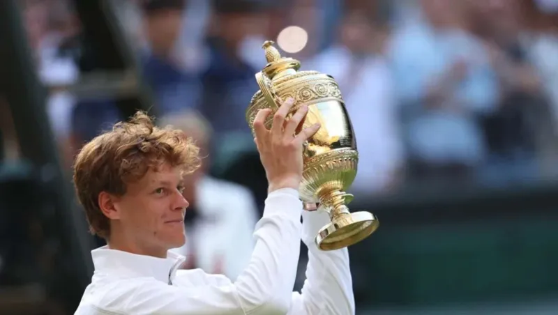 يانيك سينر يكتب التاريخ.. أول إيطالي يتوج بلقب ويمبلدون
