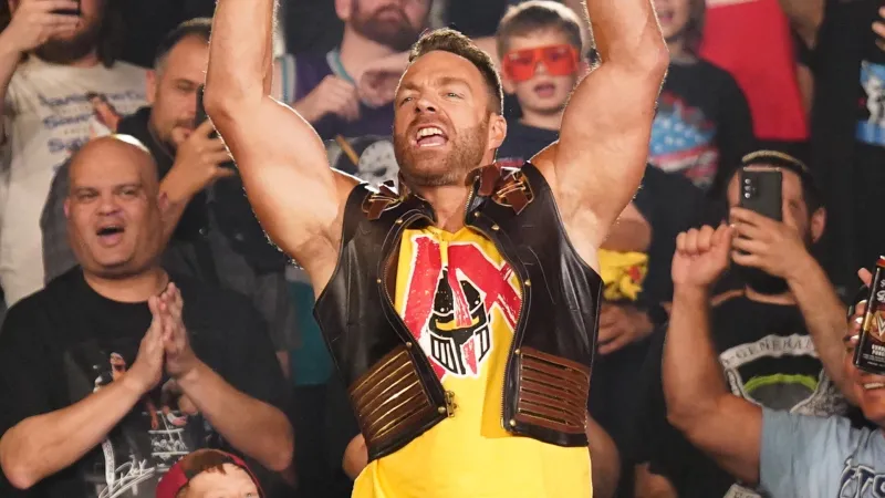 WWE تشهد تصعيدًا غير مسبوق بين كبار النجوم في عرض راو