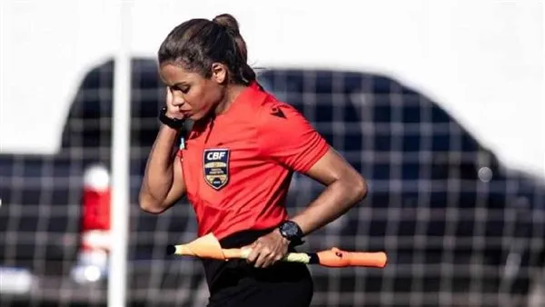 ضغوط لإبعاد "الحكمة الجميلة" من الملاعب بسبب تأثيرها على اللاعبين (صور) ضغوط لإبعاد "الحكمة الجميلة" من الملاعب بسبب تأثيرها على اللاعبين (صور)