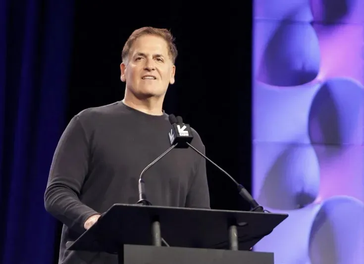 مارك كوبان: أول تريليونير في العالم سيكون شابًا عاديًا يُجيد استخدام الذكاء الاصطناعي