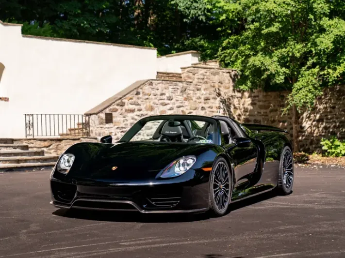 نسخة شبه جديدة من بورشه 918 سبايدر للبيع في مونتيري