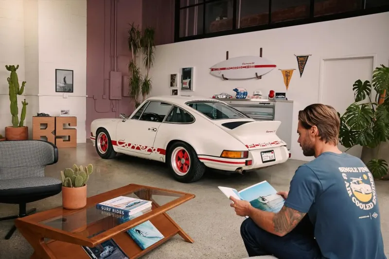 المصدر: إنستجرام بورشه تطلق لوح أمواج بتصميم مستوحى من 911 Carrera RS 2.7 بسعر 3,000 دولار (فيديو)