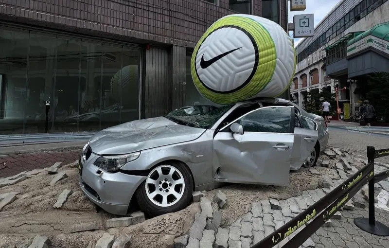 “Scary Good”.. نايكي تُدهش العالم بحملة كروية جريئة!      