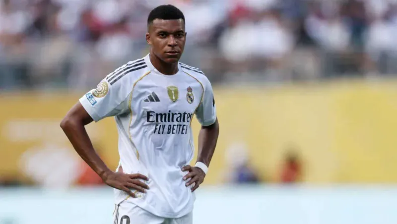 اتهام كيليان مبابي بدفع رشوة بقيمة 180 ألف يورو لـ5 ضباط فرنسيين