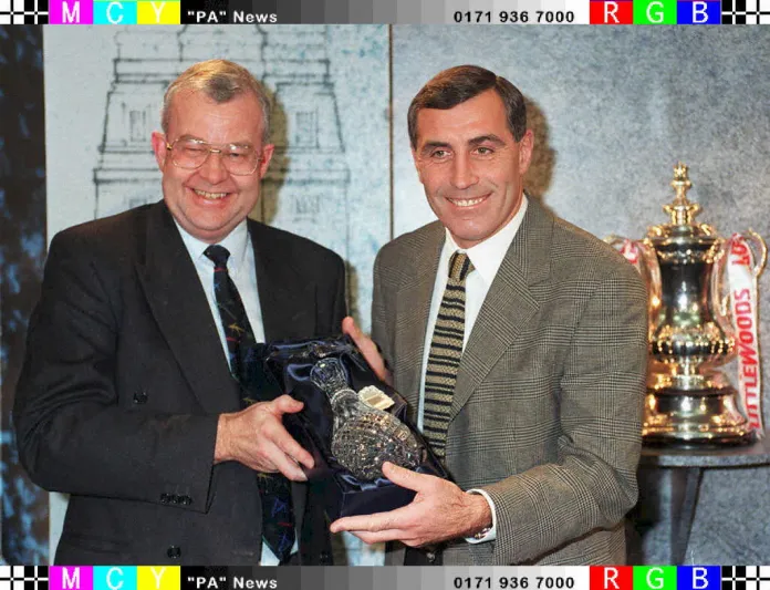 قميص الحارس بيتر شيلتون من مونديال 1986  يُعرض في مزاد تاريخي