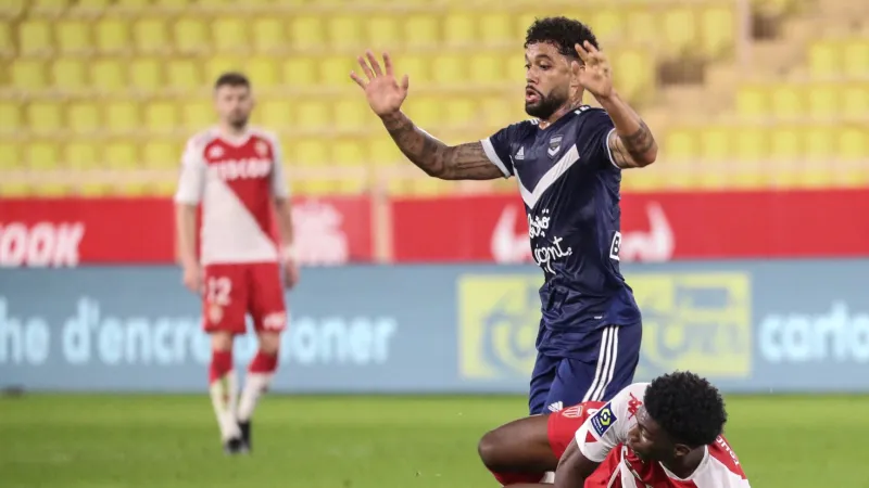 الأهلي والقادسية يتنافسان على ضم أوتافيو.. من يحسم الصفقة؟