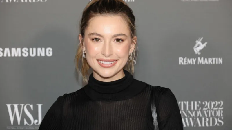 إيف جوبز تحتفل بشهر العسل على يخت والدها الفاخر (فيديو)