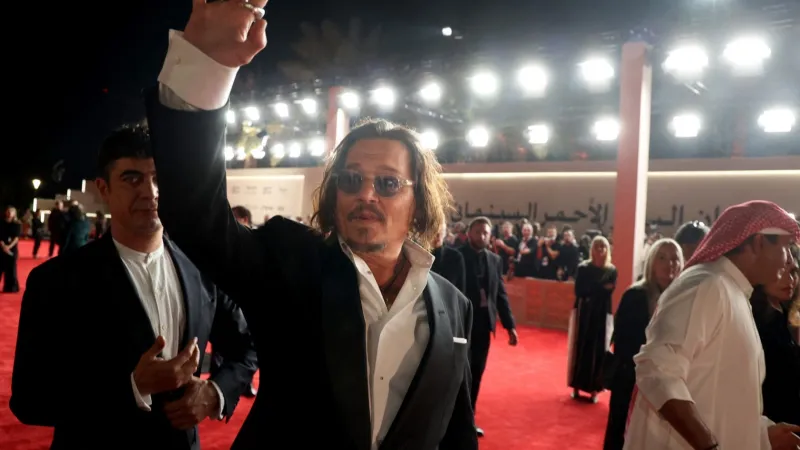 لماذا اختار جوني ديب عزلة ساسكس بدلًا من شهرة كوتسوولدز؟