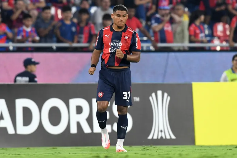 موهبة باراغواي تنضم لمانشستر يونايتد.. صفقة واعدة تُنعش الدفاع