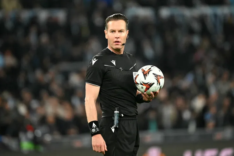 صافرة الحكم الهولندي تعود لمباريات الهلال.. وذكريات التألق تتجدّد