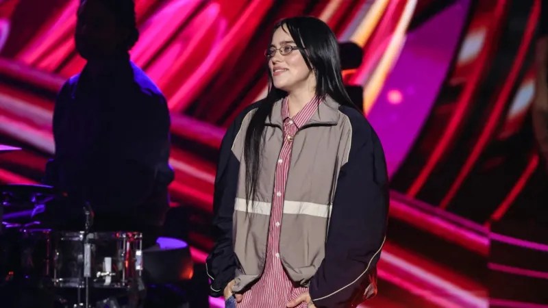 ما حقيقة تعاون بيلي إيليش مع جيمس كاميرون في مشروع ثلاثي الأبعاد؟