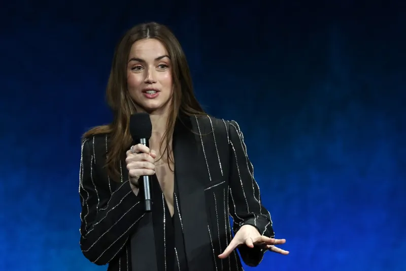 هل يمنحها توم كروز الأمان العاطفي؟ آنا دي أرماس تفكّر في الأمومة