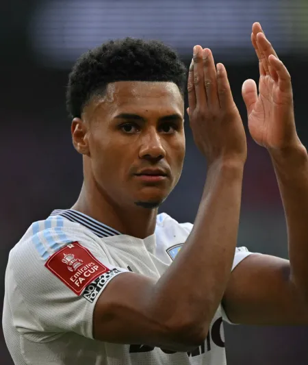 أولي واتكينز على رادار الهلال بعد تعثر صفقة أوسيمين