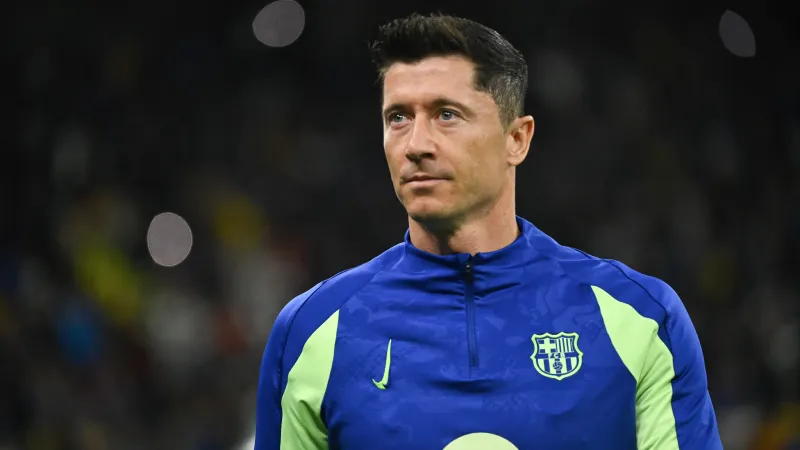 ليفاندوفسكي على رادار دوري روشن.. هل يغادر برشلونة؟