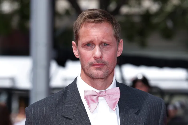 لماذا ترك ألكسندر سكارسغارد التمثيل في عمر 13 عامًا رغم النجومية؟