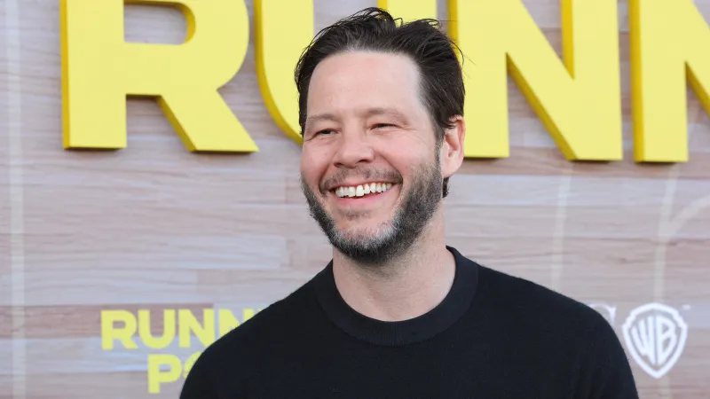 آيك بارينهولز مرشح لتجسيد إيلون ماسك في فيلم جديد عن الذكاء الاصطناعي