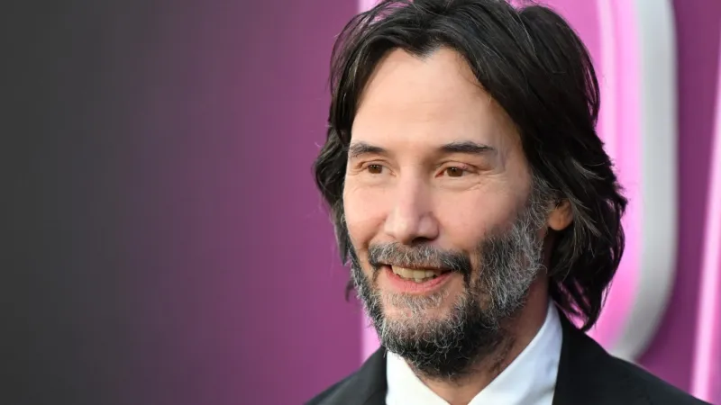 ساعة "جون ويك" المسروقة تظهر في تشيلي وتعود إلى يد كيانو ريفز