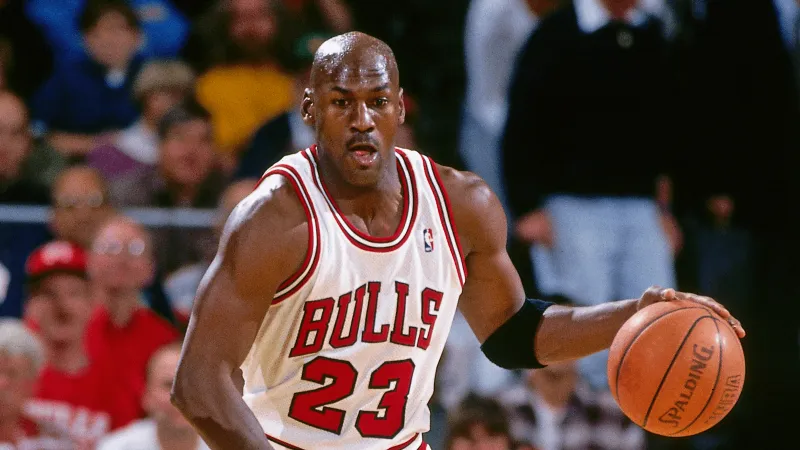 عرض تذكرتين نادرتين لأول مباراة لمايكل جوردن للبيع في مزاد