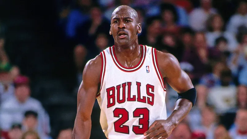 بـ400 ألف دولار.. ساعة نادرة على معصم مايكل جوردان تثير دهشة متابعيه (فيديو) 