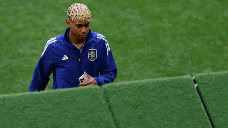 رسميًا.. لامين يامال يرتدي القميص رقم 10 حتى 2031 في برشلونة (فيديو) 