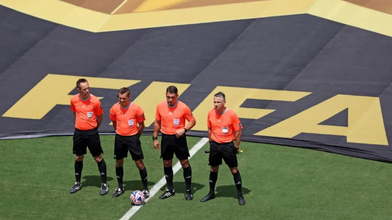 تمديد تجربة الكاميرات المثبتة على الحكام في البطولات الرياضية