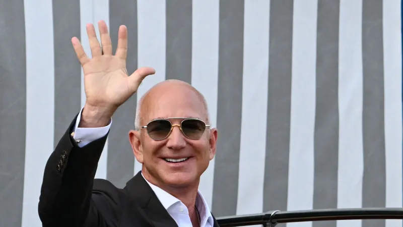 بيزوس يتخلى عن جزء من حصته في أمازون بصفقة غير مسبوقة