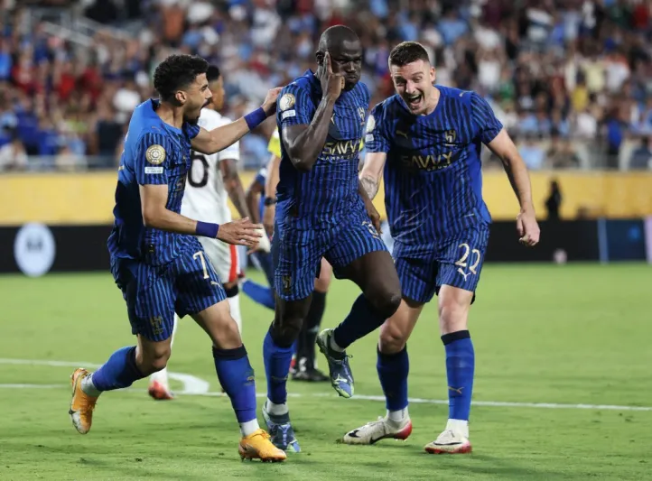 كم يساوي الانتصار التاريخي للهلال أمام مانشستر سيتي؟ (فيديو)