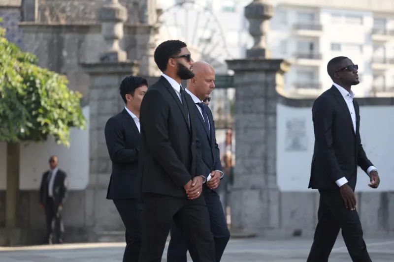 بين دموع الوداع وهموم الموسم.. أين يقف ليفربول اليوم؟